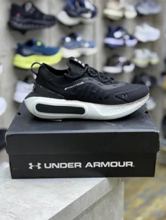 کفش مدل Under Armour مشکی سفید اورجینال وارداتی ویتنام مستر