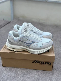 کفش مدل Mizuno خاکستری روشن زیره نرم و راحت اورجینال ویتنام مستر